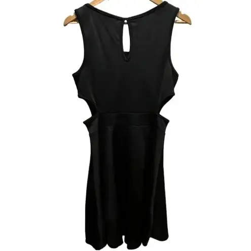 Persaya Black Sleeveless Side Cut