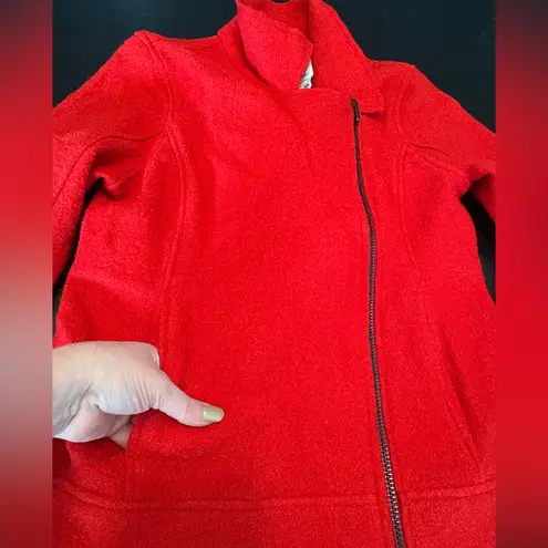 Tahari Wool Blend Red asymmetrical Jacket Womens size XS. NWT