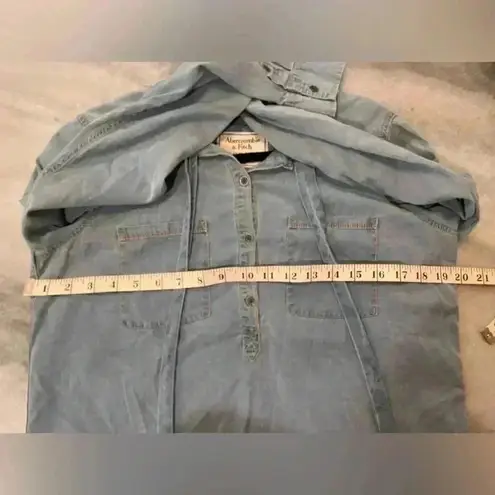 Abercrombie & Fitch Tie Front Quarter Button Long Sleeve Denim Blouse Size M Blue Size M