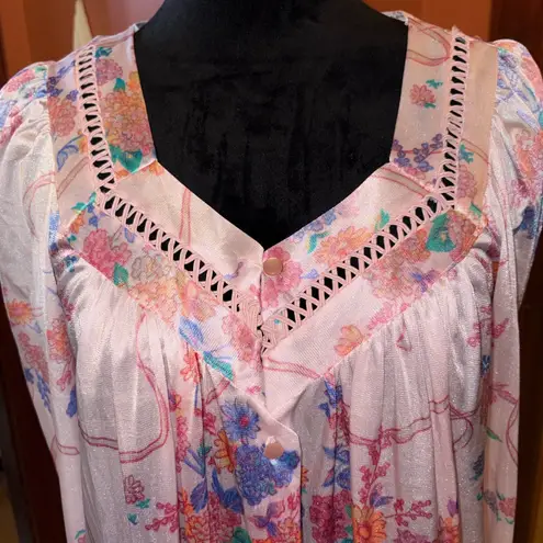 Vanity Fair  vintage Floral nightgown