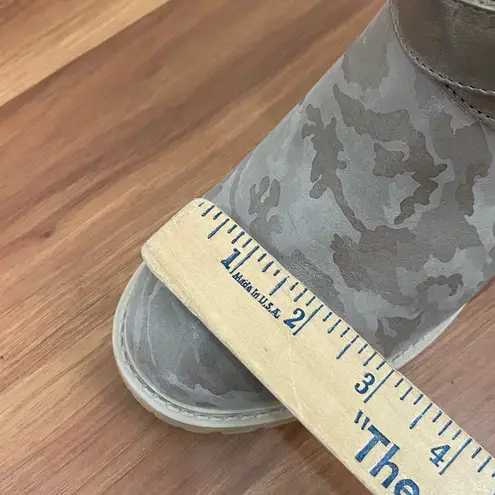 ROSS & SNOW “Emilina” Weatherproof Shearling Camo Moto Ankle Boots Size 6