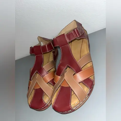 Source Unknown Closed Toe Hollow Comfy CrissCross Velcro Chunky Red Brown Wedge Sandals Sz 10.5