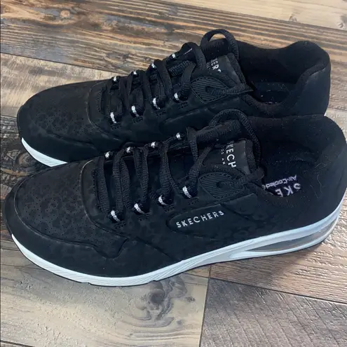 Skechers NWOT  Street Uno 2 with leopard print size 8