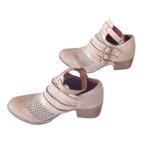 Corral Western Ankle Boots Round Toe Leather Upper in Rose Size 7