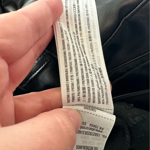 Abercrombie & Fitch  The Ankle Straight Ultra High Rise
Vegan Leather in Black - Image 8