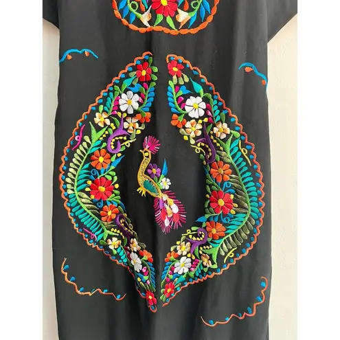 Handmade Authentic Mexican
Embroidered Oaxacan Floral
Midi Dress Size: Medium