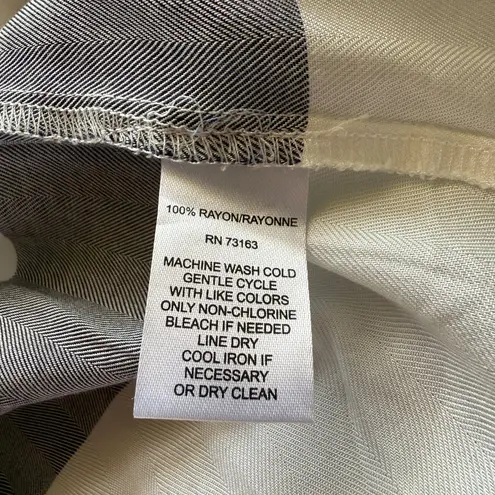 Cupid Blush By Anthropology Cupio Blush gray and white striped collared sleeveless button down shirt size M