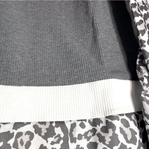 RXRXCOCO Leopard Animal Print Pullover Sweater Cozy Chic Top Size Small New! Gray