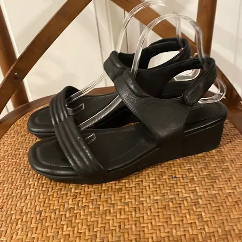 Arezzo Brazil black leather wedge strappy sandals size 9.5/39