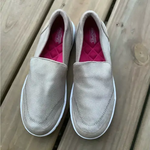 Ultra lightweight loafers NEW 🌸 Tan Size 7