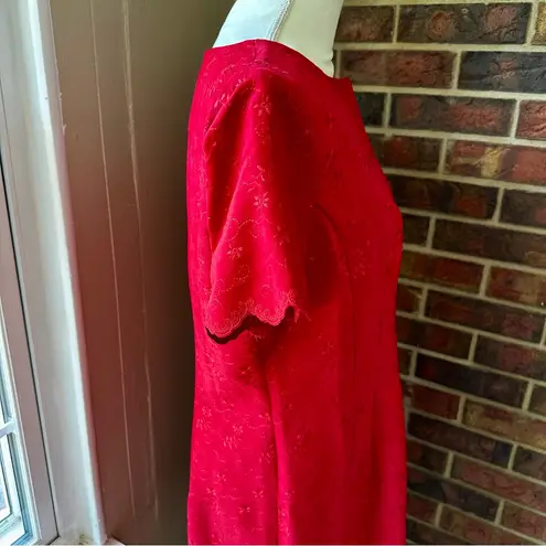 Robbie Bee Elegant Red Dress Embroidered Flowers Holiday Keyhole Back Date Night