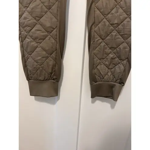 The American Outdoorsman Woman's Pants Performance Quilted Jogger Tan Size L Size L