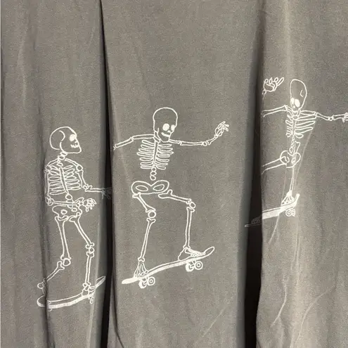 Urban Outfitters  Gray Skateboard Graphic Short Sleeve Tee