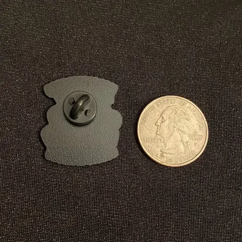 Advice Kitty enamel pin/magnet | Not sure she knows what she’s talking about Black