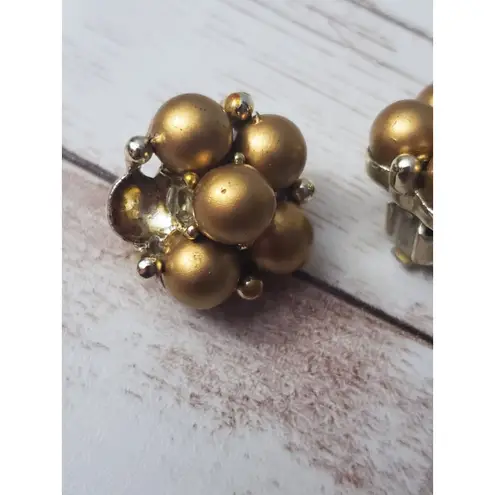 Vintage Lisner Clip On Earrings