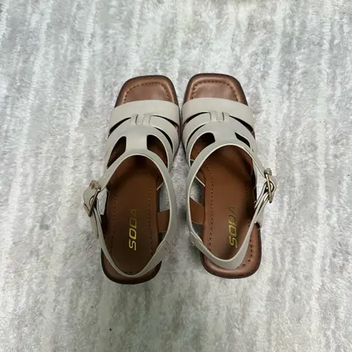 Soda Shoes Soda Tan and Brown Chunky Heel Sandals Size 7