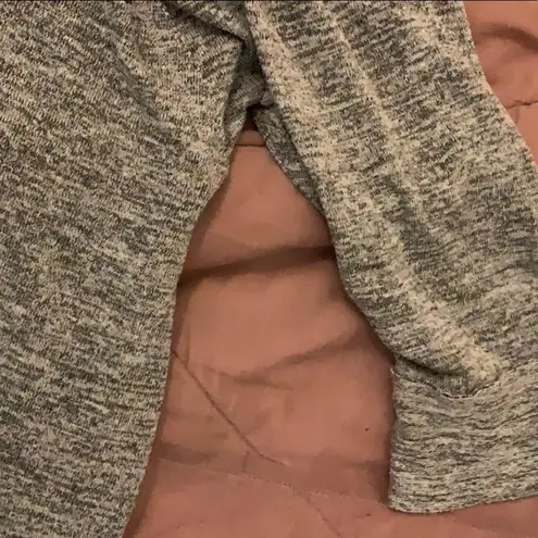 A pea in the pod Super soft grey marled cute top