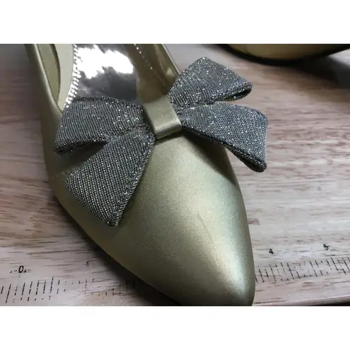 Easy Street Alive 5 Women's 9 Golden Leather Bow Slip-On Pointed Toe Pump Heels