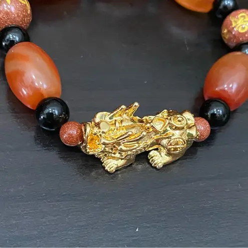 Handmade Natural Agate Carnelian Stone Pi Xiu Fengshui Lucky Stretch Bracelet