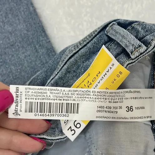 Stradivarius Strativarius Mom Slim Fit Denim Jeans Blue Light Wash Zip Fly Size 4 90's NWT