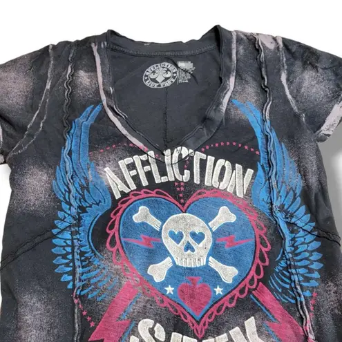Top Size Medium Y2K Affliction Seek and Destroy Graphic Print T-Shirt Women's Top