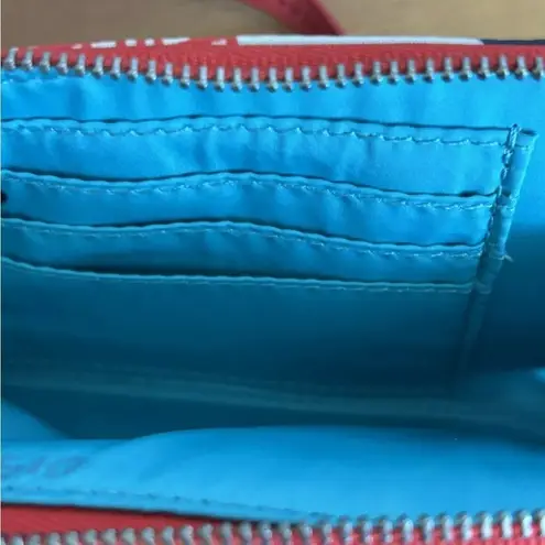 Fossil  Zip Around Nylon Wristlet‎ Wallet Blue White Red Flower On Flower - Image 6