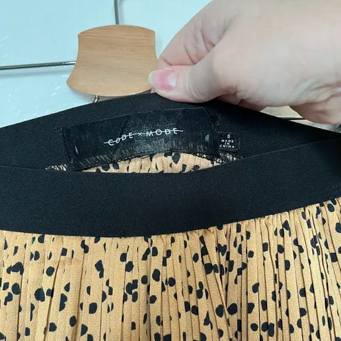Code x Mode Code mode orange cheetah print pleated midi skirt size small
