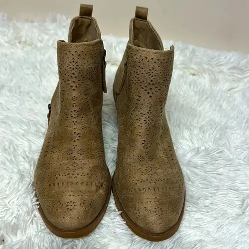 Very G Gwen Short Boot Beige Sz8.5