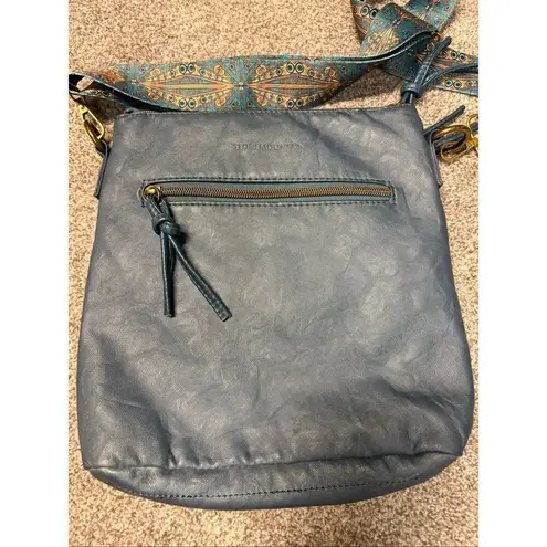 Stone Mountain Crossbody faux leather bag with guitar strap