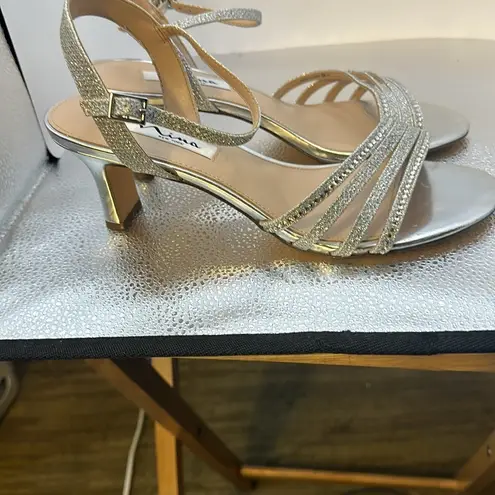 Nina of New York size 8 1/2. 3 inch heels, silver and silver sparkles.​​
