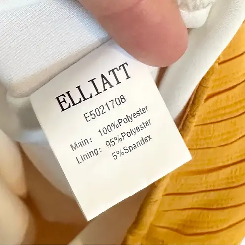 Elliatt NWT Marigold Mustard Off-Shoulder Long Sleeve Pleated Dress - Small