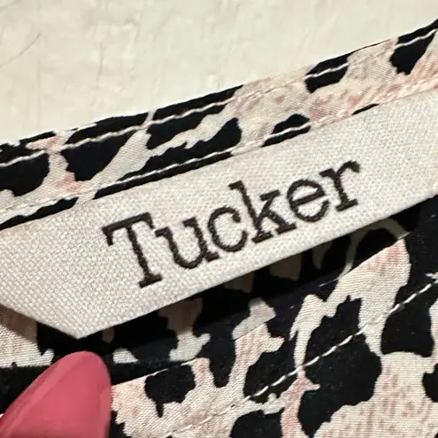 NEW TUCKER SILK ANIMAL PRINT CAP SLEEVE CREW NECK TOP XS Black