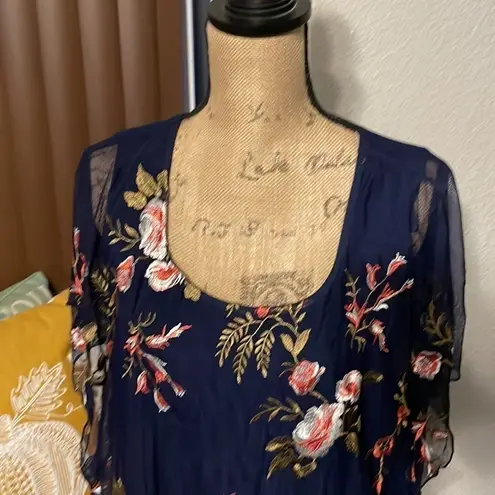 JM Collection Navy mesh fully lined blouse with floral embroidery. EUC.