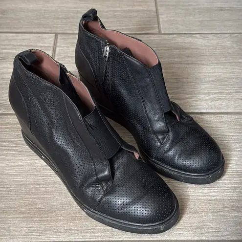 Linea Paola Leather wedge sneakers womens booties 8.5 black