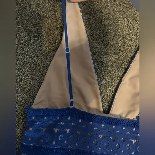 Stylestalker Blue Lani mini dress. Blue lace tan lined deep V spaghetti strap