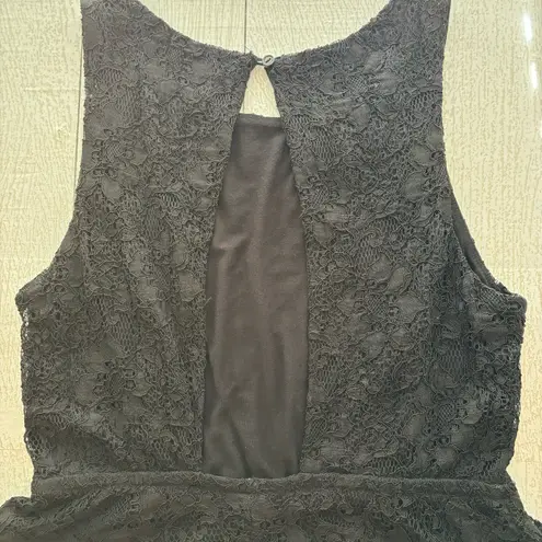 Xxi Black Lace Overlay Sleeveless Blouse – Size M – Keyhole Back Cutout