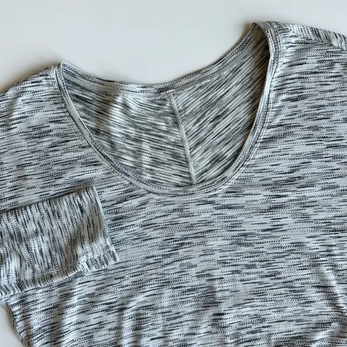 Lululemon Black Gray Long Sleeve Performance Round Neck Yoga Top Women’s Size 6