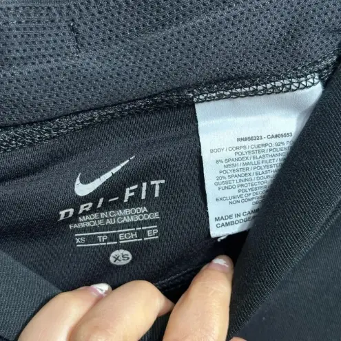 Nike  Dri-Fit‎ Women Black Capri Leggings Shorts Size XS.