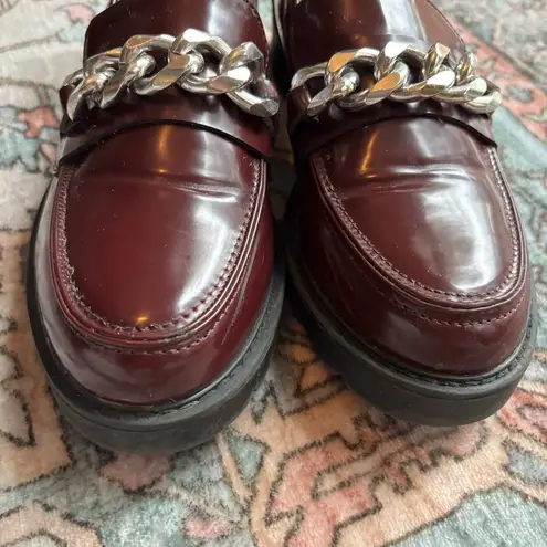 ShoeDazzle Burgundy Chain Loafers Faux Patent Leather Lug Sole Shoes Women’s 6.5 Silver