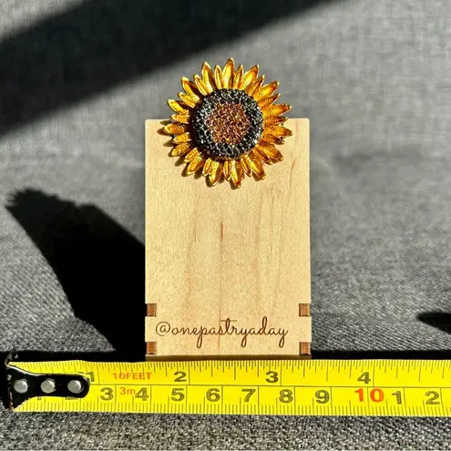 Sunflower Rhinestone Fashion Brooch, Pin, Bling, Sparkly, Gold, Black Gold
