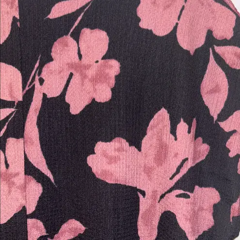 YOURS CLOTHING BRAND
BLACK TEXTURED MATERIAL WITH DARK PINK MAUVE FLORAL DESIGN Black Size XXL