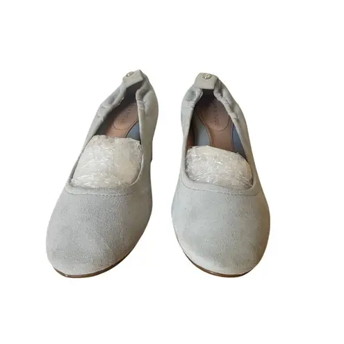 Taryn Rose Savannah Pump In Moonstone Suede Size 39/ US 9.5