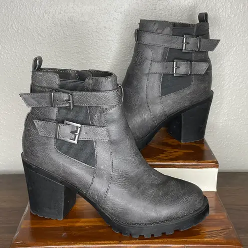Zigi Soho Gray Kastle Chelsea Double Buckle Chunky Heel Ankle Boots Size 7.5