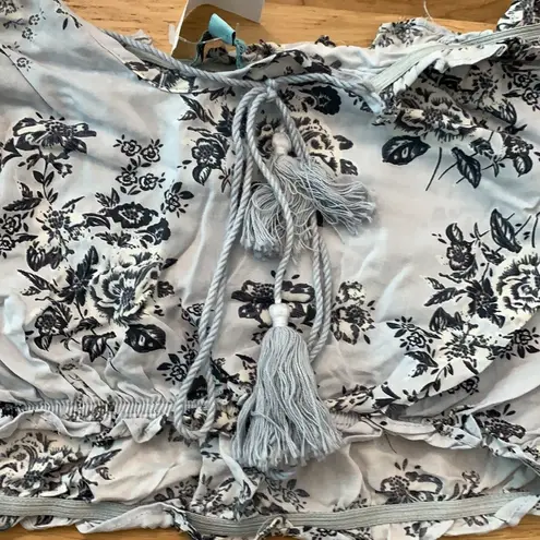 LF NWT  blue floral wrap short and off the shoulder top set