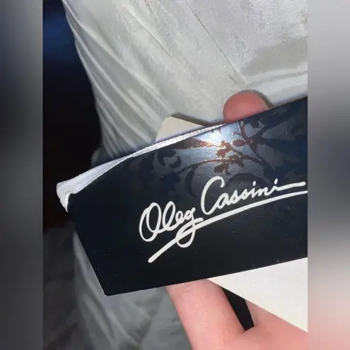 NWT Oleg Cassini taffeta mermaid gown in white size 8 wedding dress formal