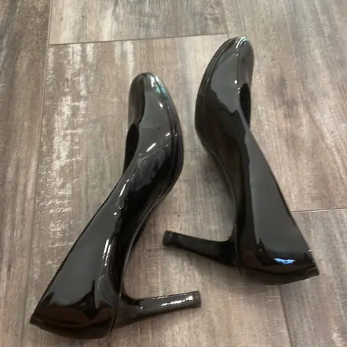 Gucci  Black Patent Leather Pumps