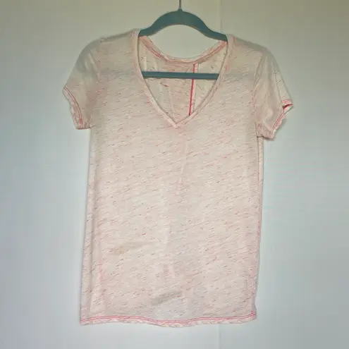 Beyond Yoga teardrop back tee in light neon berry size S small