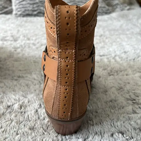 Dingo Gummy Bear Harness Western Fashion Booties Snip toe camel suede NWT size 8