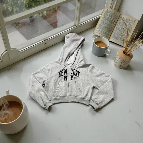 Refuge Athletics Gray New York 1991 Cropped Zip Up Hoodie Size L Athleisure Size L