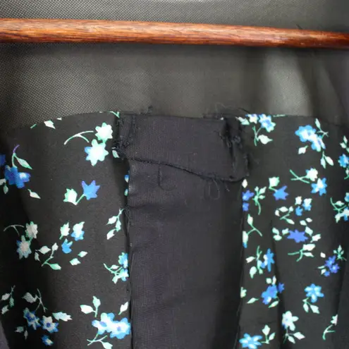Like Mynded Sleeveless Black Floral Mini Dress Size S